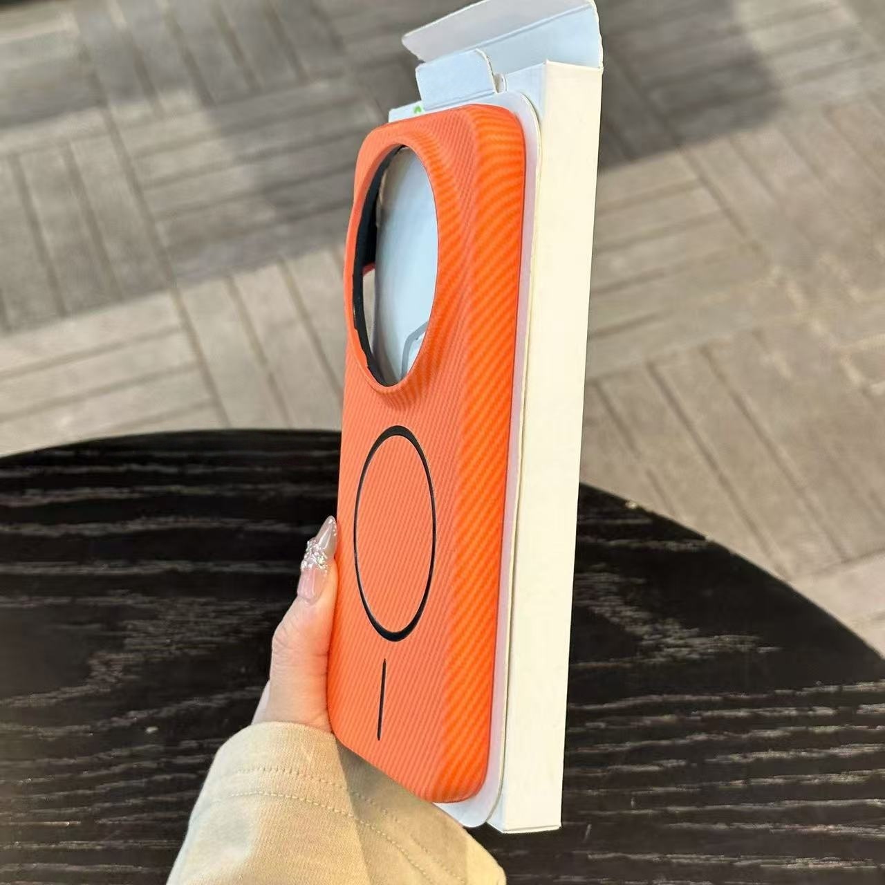 Plastica in fibra di carbonio  - Photography Xiaomi 17 Ultra recensione e prezzo
